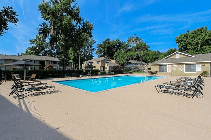 Verde Vue Apartments in Savannah, GA - Building Photo