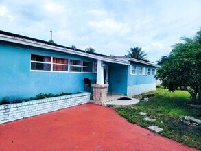 5137 45th St in West Palm Beach, FL - Building Photo - Building Photo