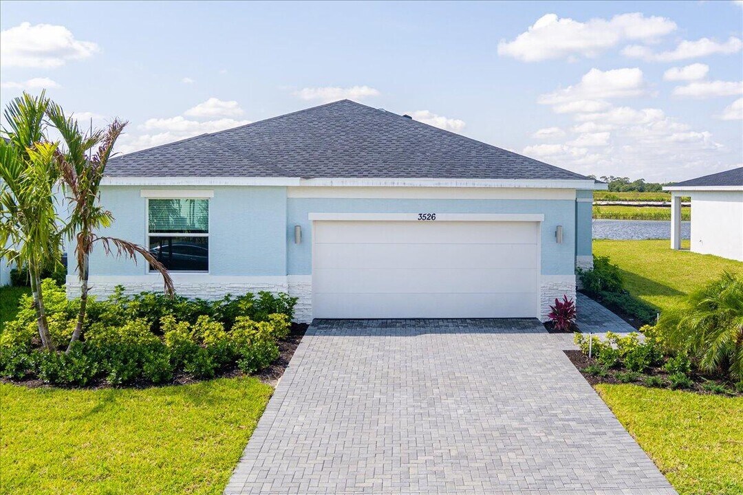 3526 Angler Dr in Fort Pierce, FL - Building Photo