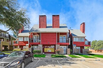 9839 Walnut St, Unit T306 in Dallas, TX - Building Photo - Building Photo