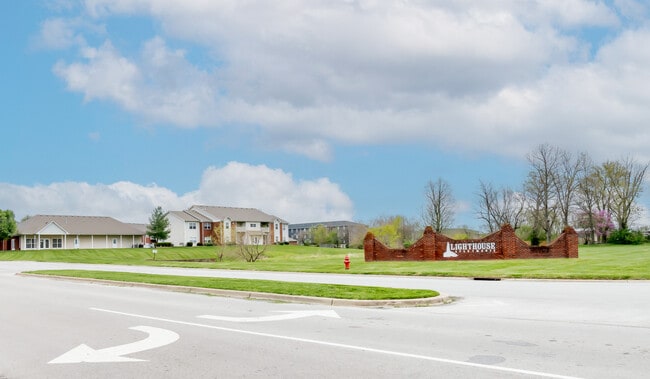 Lighthouse Apartments in Jeffersonville, IN - Foto de edificio - Building Photo
