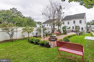 321 Fountain St in Philadelphia, PA - Building Photo - Building Photo