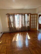 14707 24th Ave, Unit 1 in Whitestone, NY - Foto de edificio - Building Photo