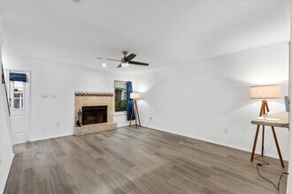 8400 Jamestown Dr in Austin, TX - Foto de edificio - Building Photo