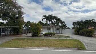 5125 SW 102nd Ave in Miami, FL - Building Photo
