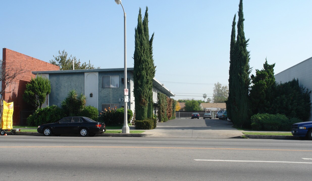 8770 Van Nuys Blvd in Panorama City, CA - Foto de edificio