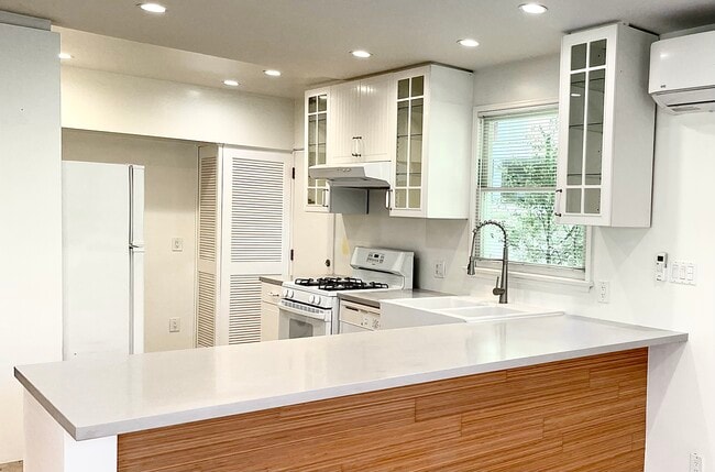 12114 Ohio Ave, Unit 12114 Ohio Ave. in Los Angeles, CA - Building Photo - Building Photo