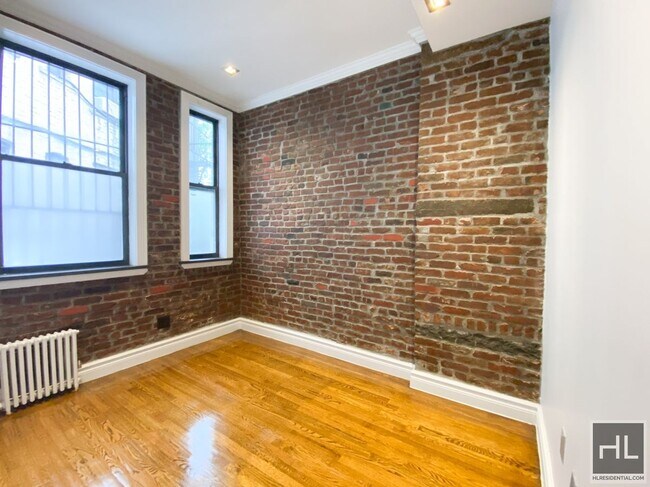 E 13TH ST., Unit 1A in New York, NY - Foto de edificio - Building Photo