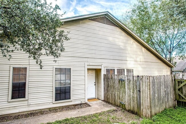 8811 Clearbrook Trail in Austin, TX - Building Photo - Building Photo