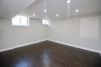 7861 Hoptree Rd in Niagara Falls, ON - Building Photo - Building Photo