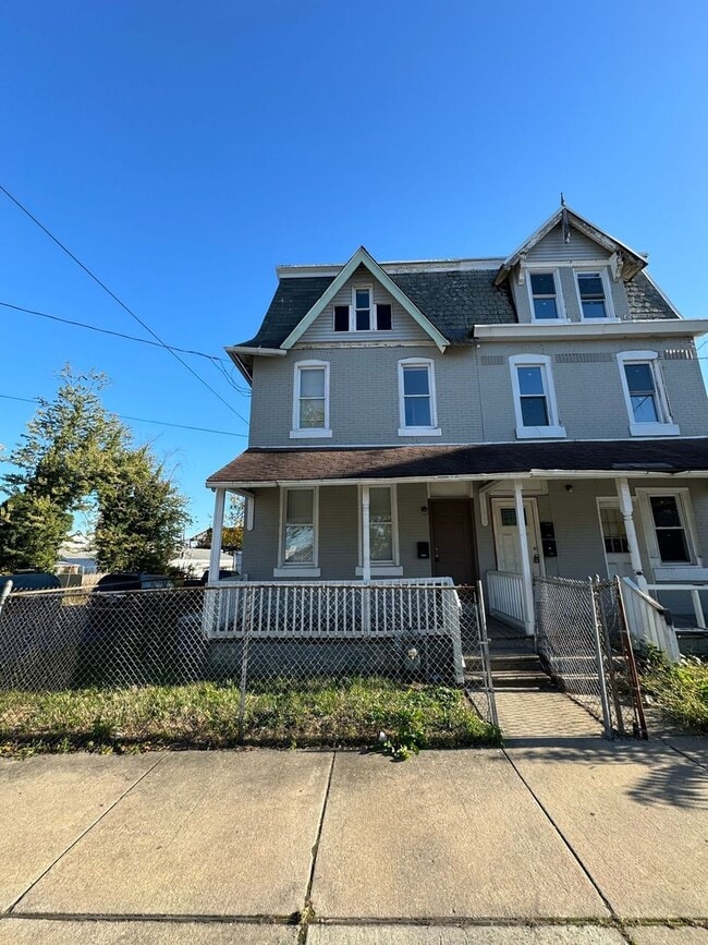 property at 1001 W 7th St