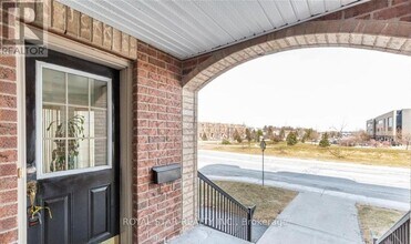 134-134 Berrigan Dr in Ottawa, ON - Building Photo - Building Photo