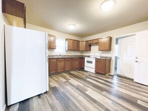 112 6th St NW in Minot, ND - Building Photo - Building Photo