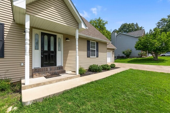 2210 Whitney Jean Dr in Jackson, MO - Building Photo - Building Photo
