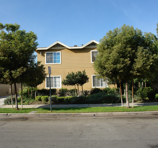 2321 Fairview St in Burbank, CA - Foto de edificio - Building Photo