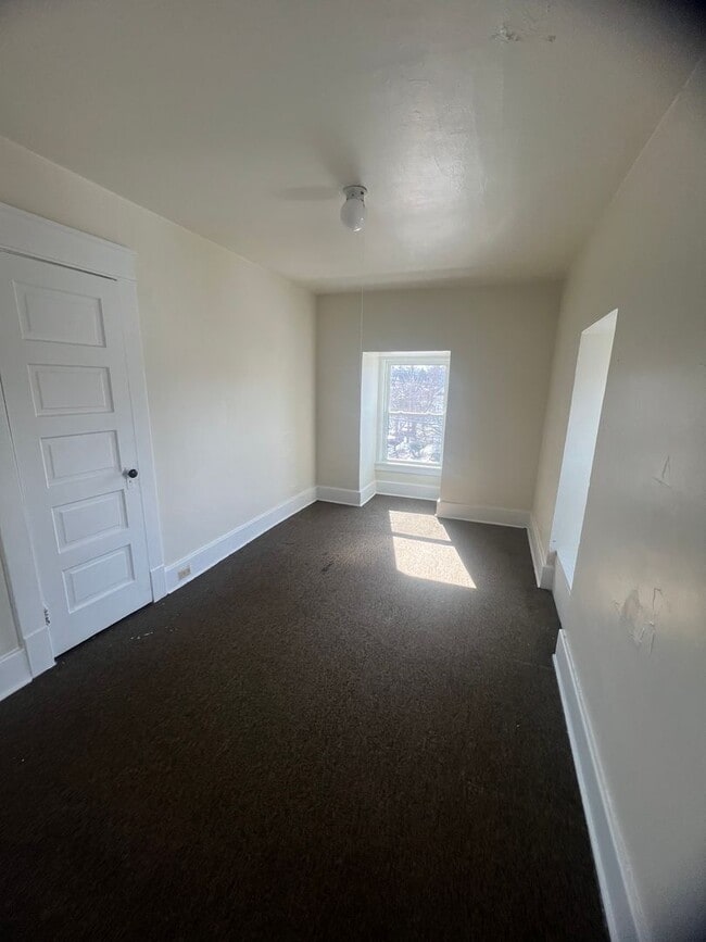 1054 E 10th St in Erie, PA - Building Photo - Building Photo