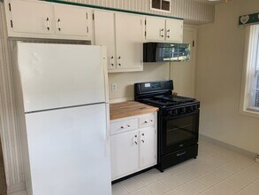 219 Eisenhower Dr, Unit 3 in Bloomington, IL - Building Photo - Building Photo