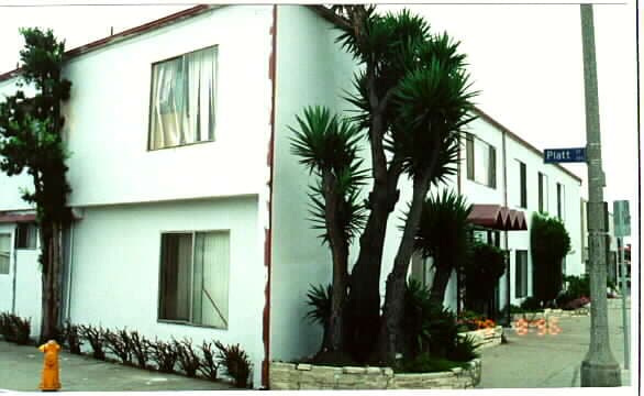 Villager Apartments in Long Beach, CA - Building Photo - Building Photo