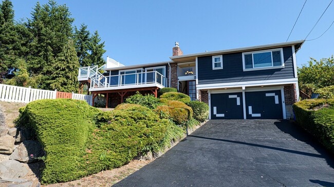 849 Poplar Way in Edmonds, WA - Building Photo - Building Photo