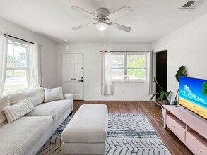 2801 29th St N in St. Petersburg, FL - Foto de edificio - Building Photo