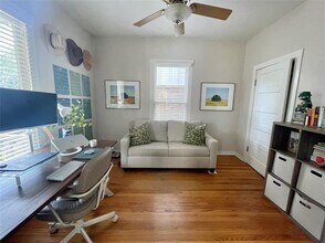 711 E 10 1/2 St in Houston, TX - Building Photo - Building Photo