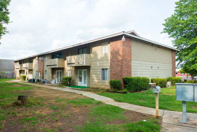 Beaumont Place Apartments in Huntsville, AL - Building Photo - Building Photo