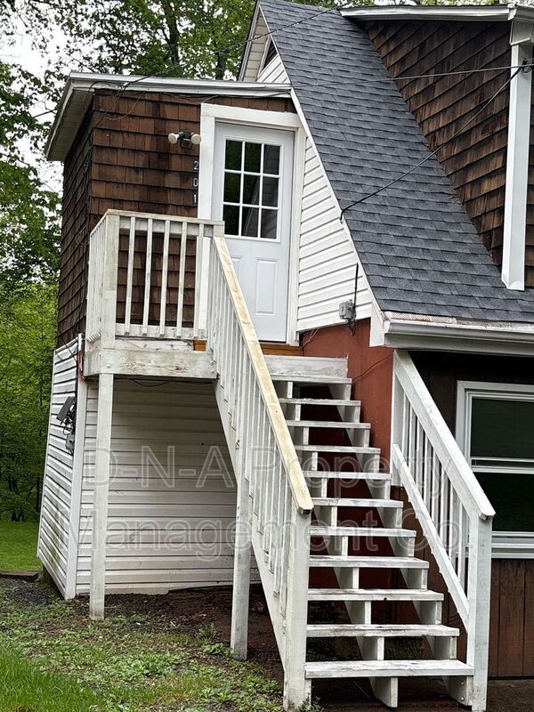 4036 Manor Dr in Stroudsburg, PA - Building Photo - Building Photo