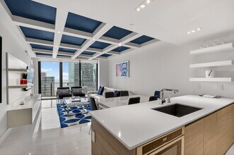 1300 S Miami Ave, Unit 3103 in Miami, FL - Foto de edificio - Building Photo