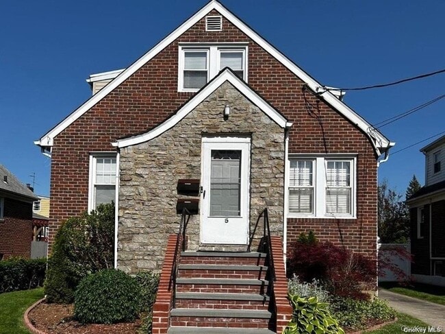 property at 5 Crab Ave