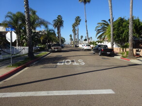 239 Ebony Ave, Unit 3 in Imperial Beach, CA - Foto de edificio - Building Photo