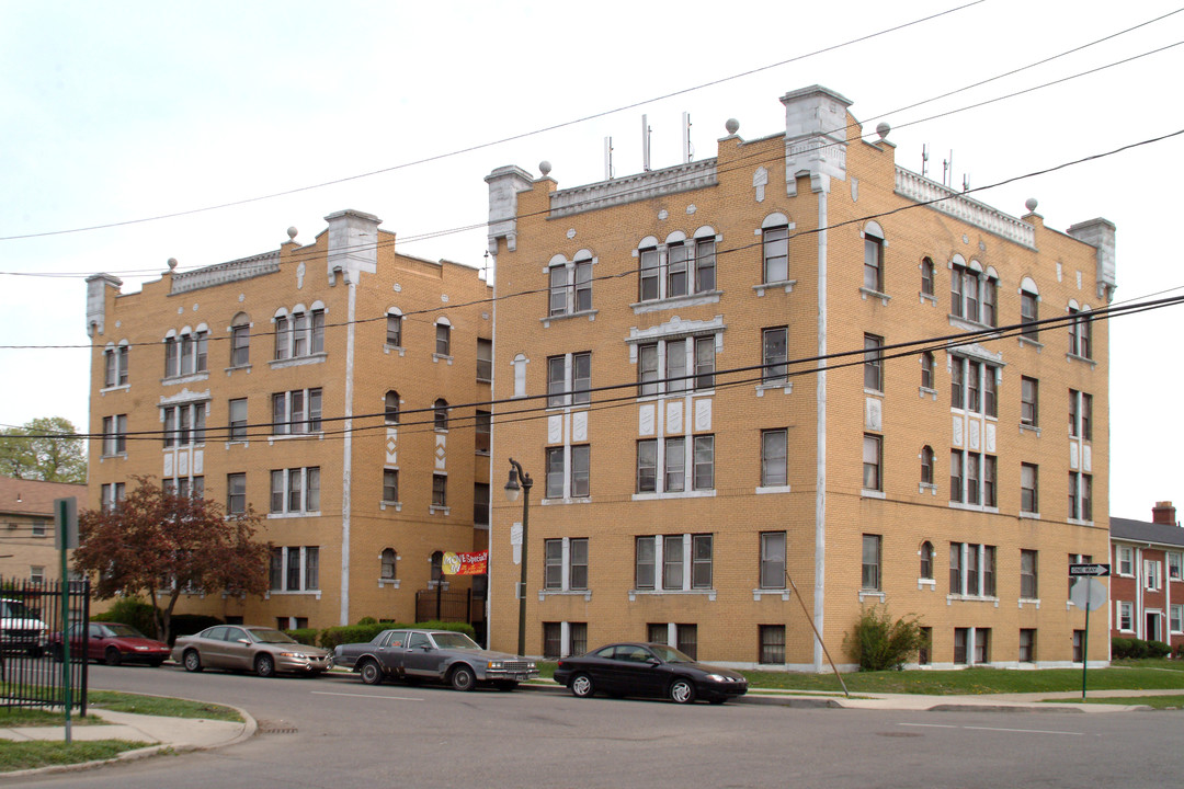 Madrid Court in Detroit, MI - Building Photo