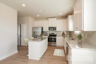 128 Halesworth Rd in Mooresville, NC - Foto de edificio - Building Photo