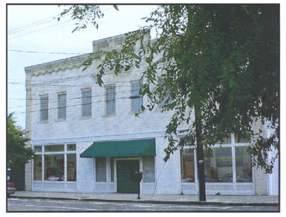 Daphne Apartments in Wilmington, NC - Building Photo