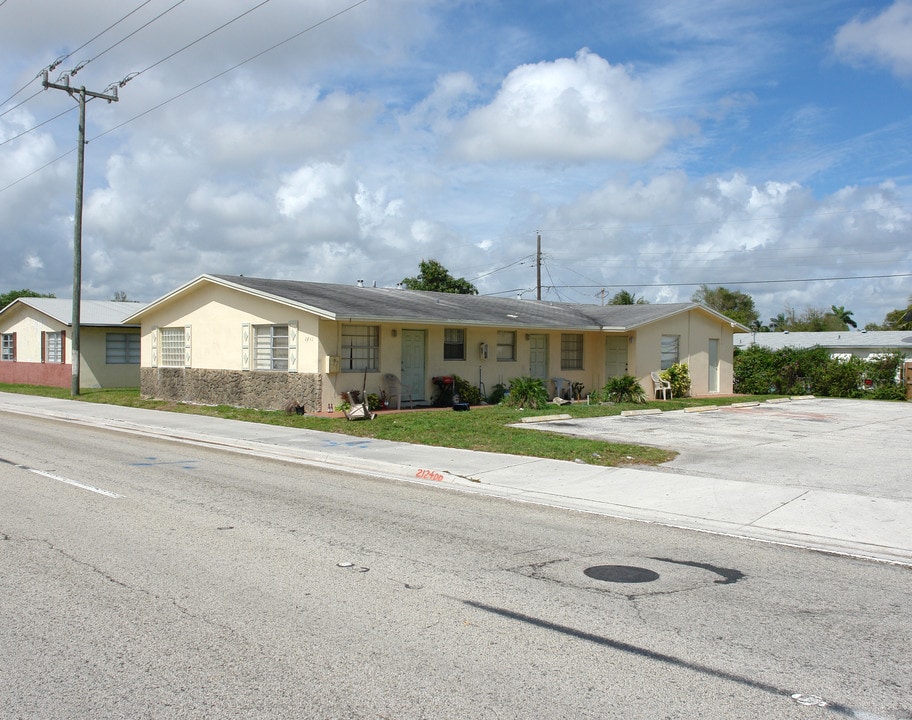 2723-2741 W Griffin Rd in Fort Lauderdale, FL - Foto de edificio