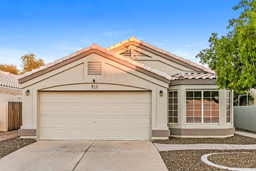 913 S Scallop Dr in Gilbert, AZ - Building Photo