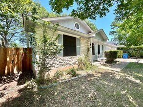 902 Pyegrave Pl in Austin, TX - Building Photo - Building Photo