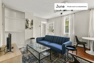 Private bedroom in 2 bed/1 bath Home in Boston, MA - Building Photo - Building Photo