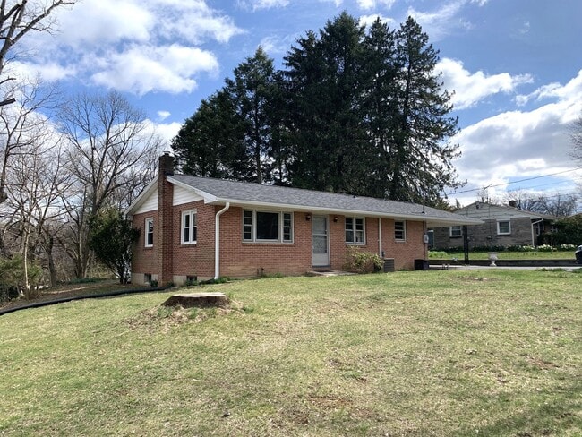 1670 Frank Rd in Chambersburg, PA - Building Photo - Building Photo