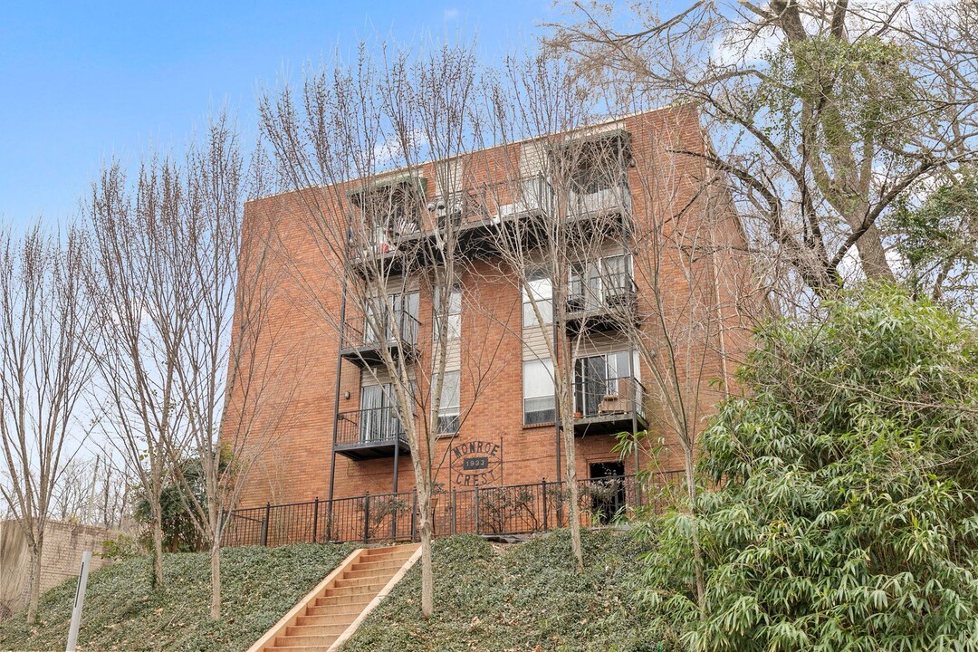 Monroe Crest Apartments in Birmingham, AL - Building Photo