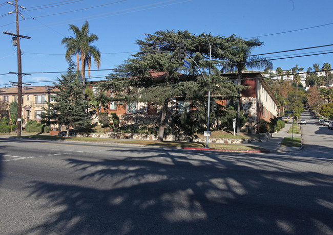 Los Feliz garden apartments in Los Angeles, CA - Building Photo - Building Photo