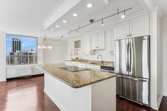 1360 N Sandburg Ter, Unit 2812C in Chicago, IL - Building Photo - Building Photo