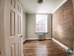 Barrow Street in New York, NY - Building Photo - Building Photo