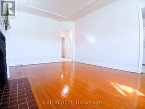 310 Westwood Ave in Toronto, ON - Building Photo - Building Photo