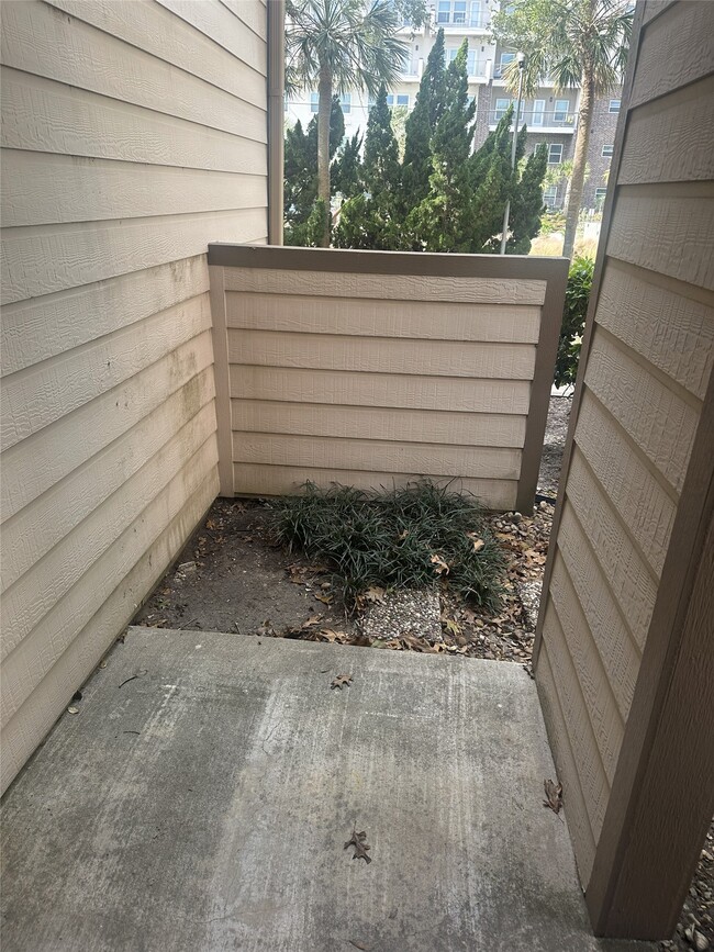 property at 7009 N Holiday Dr