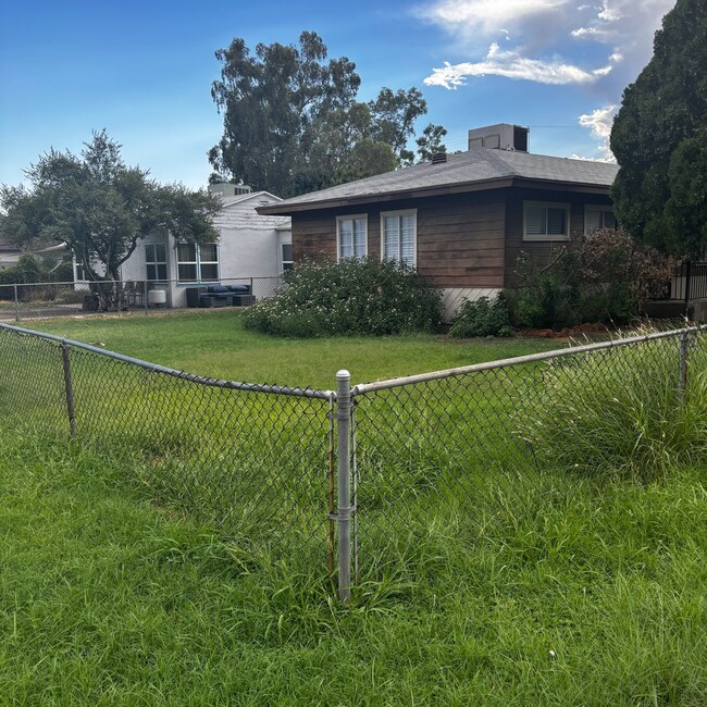 property at 403 W Howe St