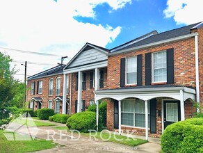 Canterbury Townhouses in Columbus, MS - Building Photo - Building Photo