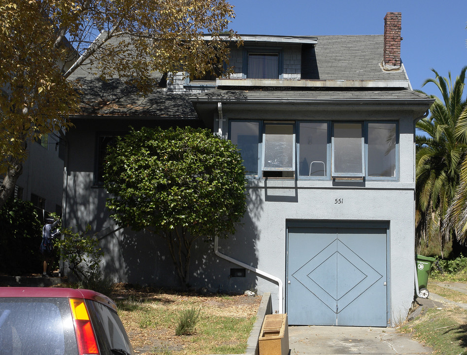 551 Chetwood St in Oakland, CA - Building Photo