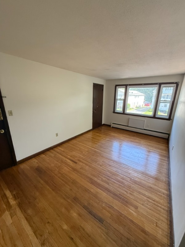 372 Park St in Bristol, CT - Building Photo - Building Photo