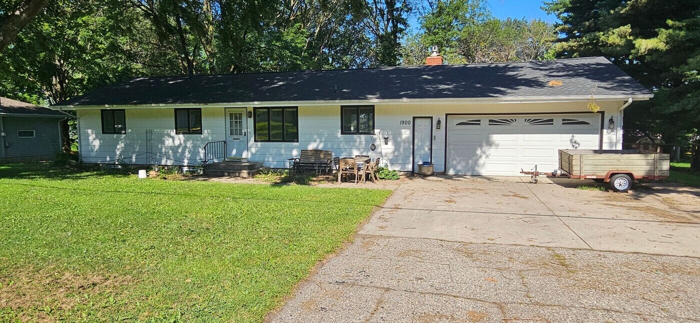 1900 Jefferson Rd in Northfield, MN - Building Photo