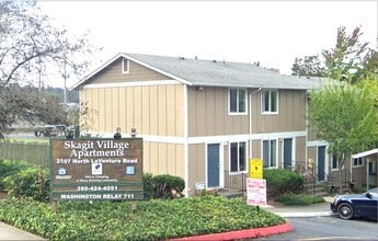 2107 N Laventure Rd in Mount Vernon, WA - Building Photo - Building Photo